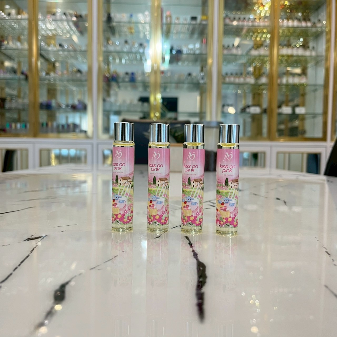 รีฟิว น้ำหอมเอมิว กลิ่น KiSS ON PINK