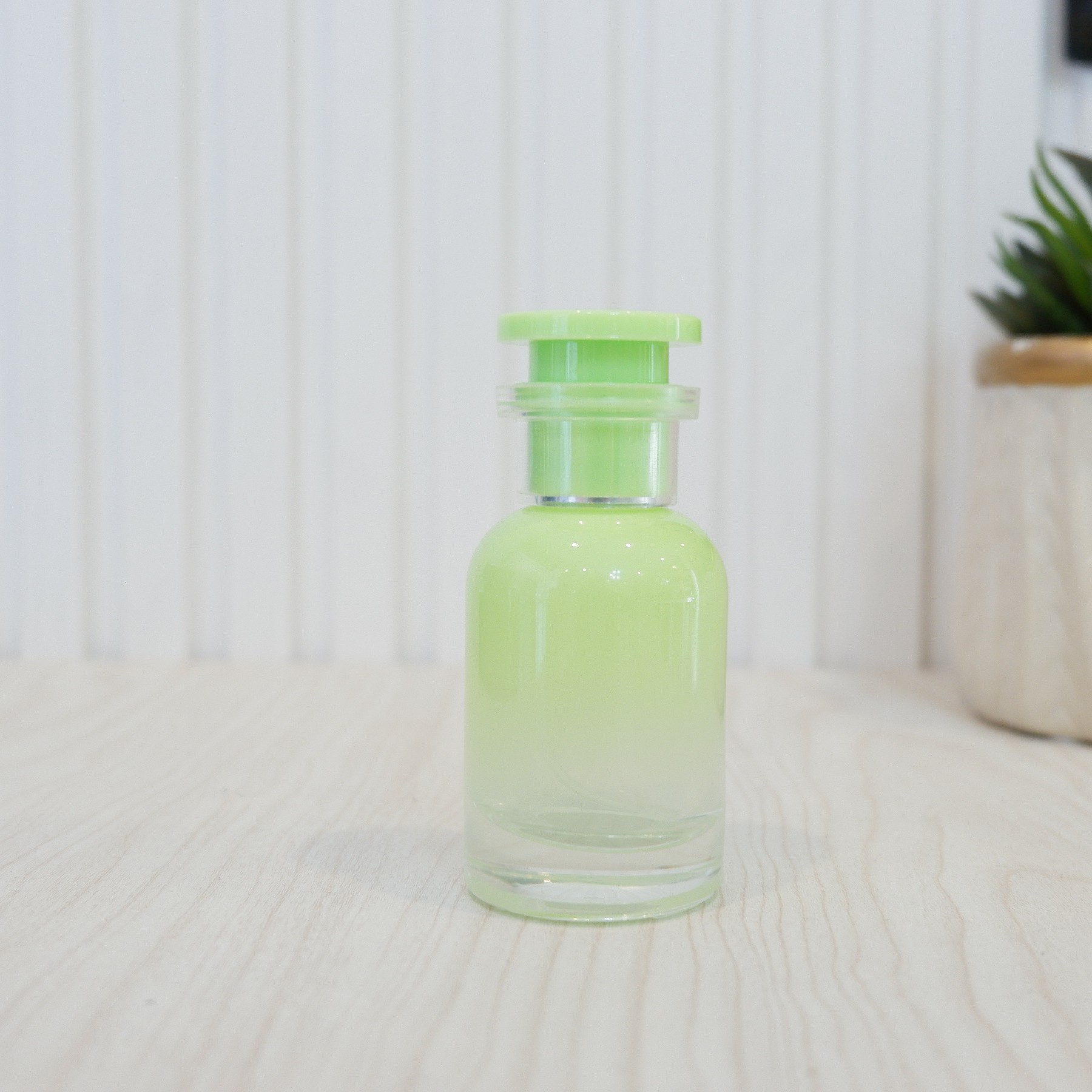 ขวดหลุยส์ เขียวพาสเทล 30ML. (12ใบ)