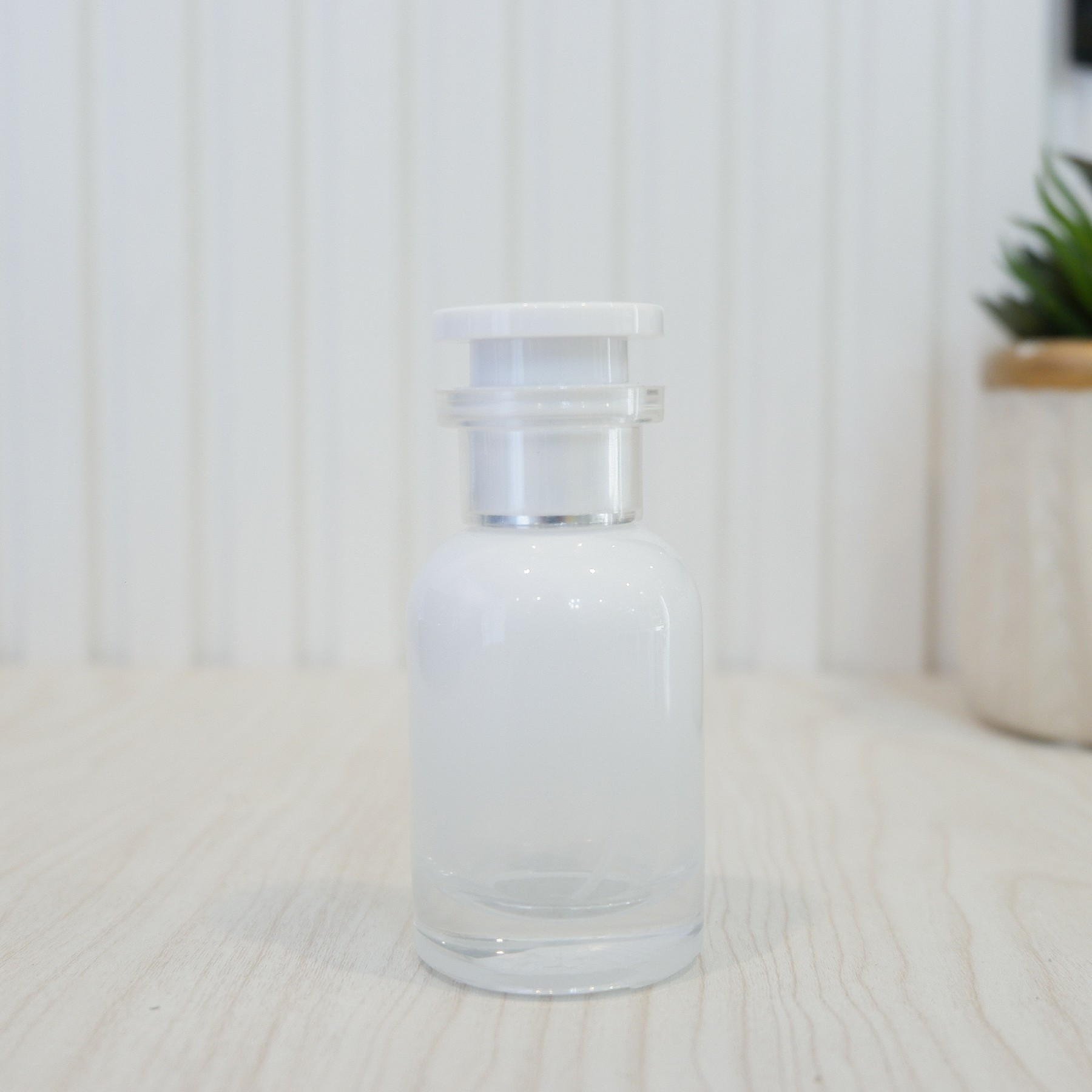 ขวดหลุยส์ ขาวพาสเทล 30ML. (12ใบ)